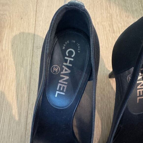 Chanel Interlocking CC Logo Pumps - Picture 5 of 9